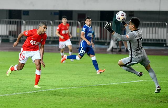 乐鱼体育官网-严鼎皓已成郑智接班人？助攻王带广州队锁定争冠赛