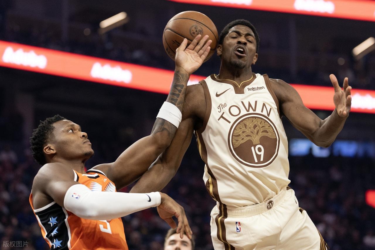 乐鱼体育官网-炸裂灾难首秀！加兰成笑话！17分大逆转，小卡背靠背23+8+4创纪录